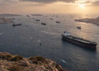 ശനിയാഴ്ച മാത്രം ഹോർമുസ് കടക്കാനാതാകാതെ മടങ്ങിയത് 10 കപ്പലുകൾ!! ഹോർമുസിൽ ഓയിൽ ടാങ്കറിന് നേരെ വെടിവെപ്പ്, വെടിയുതിർത്തത് രണ്ട് ഇറാനിയൻ ഗൺബോട്ടുകളിൽ നിന്ന്, ആക്രമണത്തിനു പിന്നിൽ ഐആർജിസി? ഹോർമുസ് കടലിടുക്ക് ഇപ്പോൾ സൈനിക നിയന്ത്രണത്തിൽ, ഉപരോധം പിൻവലിക്കുന്നതുവരെ നിയന്ത്രണം തുടരും- ഇറാൻ