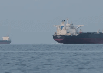 ‘കാര്യമൊക്കെ കാര്യം, ലോഹ്യമൊക്കെ ലോഹ്യം; ഇനി ആക്രമിച്ചാൽ പ്രത്യാഘാതമുണ്ടാകും‘: കപ്പലുകൾക്കു നേരെയുണ്ടായ ആക്രമണത്തിൽ ഇറാനോട് പ്രതികരിച്ച് ഇന്ത്യ