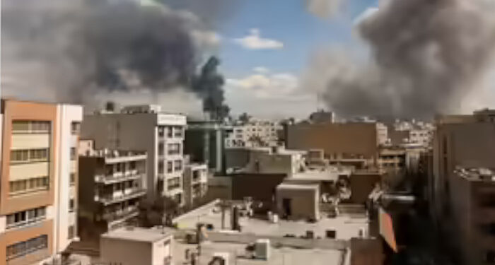 “ഇന്ത്യക്കാര് ഉടന് ഇറാന് വിടണം”, സുരക്ഷിത പാതകൾ ഉപയോഗിച്ച് മാത്രം സഞ്ചരിക്കുക, എംബസിയുമായി ആലോചിക്കാതെ അന്താരാഷ്ട്ര കര അതിർത്തികളിലേക്ക് പോകരുത്, നിര്ദേശവുമായി കേന്ദ്ര സര്ക്കാര്