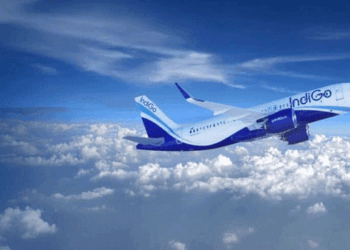 കീശ കീറും ആകാശയാത്ര; ഇന്ധന വില കൂടിയതോടെ യാത്രാനിരക്ക് ഉയർത്തി ഇൻഡി​ഗോ; അന്താരാഷ്ട്ര ടിക്കറ്റിന് 10,000 രൂപ വരെ വർധന; ആഭ്യന്തര യാത്രയ്ക്കും ചിലവേറും