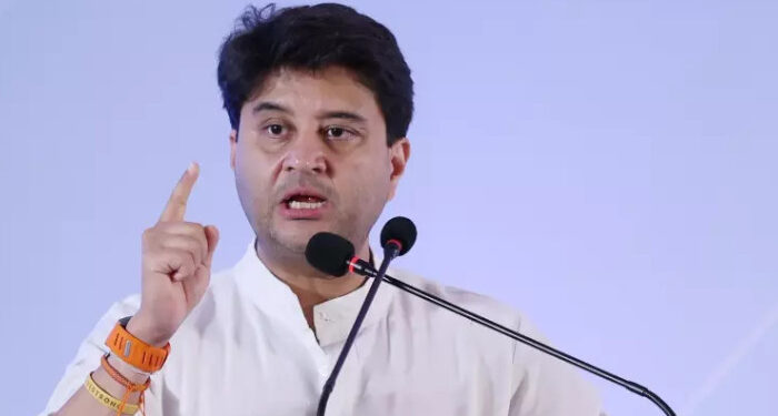 “ചൂടിനെ മറികടക്കാന്‍ ഉള്ളി പോക്കറ്റിലിട്ടാല്‍ മതി”, 51 ഡിഗ്രി ചൂടിൽ പോലും ഞാന്‍ എസി ഉപയോഗിക്കാറില്ലെന്ന് കേന്ദ്രമന്ത്രി ജ്യോതിരാദിത്യ സിന്ധ്യ