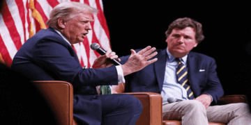 ‘ട്രംപിനെ ഭരണത്തിലെത്തിക്കാൻ പ്രേരിപ്പിച്ചതിന് നിങ്ങളോട് ഞാൻ മാപ്പിരക്കുന്നു; അക്കാര്യത്തില്‍ ഞാന്‍ വേദനിക്കുന്നുണ്ട്’- യുഎസ് ജനതയോട് ക്ഷമ ചോദിച്ച് ട്രംപിന്റെ സന്തത സഹചാരിയായിരുന്ന ടക്കര്‍ കാള്‍സണ്‍