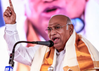 കേരളത്തിലെ നരേന്ദ്ര മോദിയാണ് പിണറായി വിജയൻ, ഇരുവരും ഒരേ നാണയത്തിന്റെ രണ്ട് വശങ്ങള്‍, കോണ്‍ഗ്രസിനെ  അധികാരത്തില്‍ നിന്ന് അകറ്റാന്‍ ബിജെപിയും എൽഡിഎഫും തമ്മിൽ രഹസ്യ ധാരണയുണ്ട്,  ബിജെപി ഏറ്റവും വലിയ കുറ്റവാളി പാർട്ടിയെന്ന് മല്ലികാര്‍ജുന്‍ ഖാര്‍ഗെ