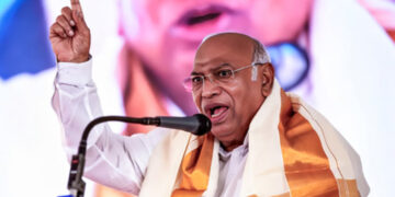 കേരളത്തിലെ നരേന്ദ്ര മോദിയാണ് പിണറായി വിജയൻ, ഇരുവരും ഒരേ നാണയത്തിന്റെ രണ്ട് വശങ്ങള്‍, കോണ്‍ഗ്രസിനെ  അധികാരത്തില്‍ നിന്ന് അകറ്റാന്‍ ബിജെപിയും എൽഡിഎഫും തമ്മിൽ രഹസ്യ ധാരണയുണ്ട്,  ബിജെപി ഏറ്റവും വലിയ കുറ്റവാളി പാർട്ടിയെന്ന് മല്ലികാര്‍ജുന്‍ ഖാര്‍ഗെ