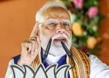 ‘നിങ്ങൾ എനിക്ക് രക്തം തരൂ, ഞാൻ നിങ്ങൾക്ക് സ്വാതന്ത്ര്യം തരാം’…നേതാജിയുടെ വാക്കുകൾ ബം​ഗാളിൽ കടംകൊണ്ട് മോദി!! ‘നിങ്ങളുടെ വോട്ട് ഞങ്ങൾക്ക് ആവശ്യമുണ്ട്. നിങ്ങൾ ഞങ്ങൾക്ക് വോട്ട് ചെയ്യുക, ഞങ്ങൾ നിങ്ങളെ തൃണമൂൽ കോൺഗ്രസിൽ നിന്ന് മോചിപ്പിക്കും….ഇതാണ് മോദിയുടെ ഉറപ്പ്’