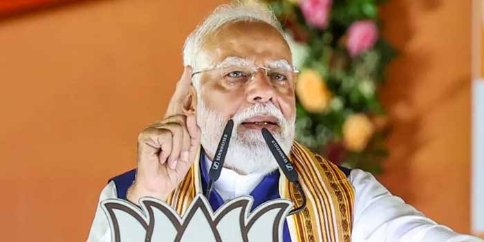 ‘നിങ്ങൾ എനിക്ക് രക്തം തരൂ, ഞാൻ നിങ്ങൾക്ക് സ്വാതന്ത്ര്യം തരാം’…നേതാജിയുടെ വാക്കുകൾ ബം​ഗാളിൽ കടംകൊണ്ട് മോദി!! ‘നിങ്ങളുടെ വോട്ട് ഞങ്ങൾക്ക് ആവശ്യമുണ്ട്. നിങ്ങൾ ഞങ്ങൾക്ക് വോട്ട് ചെയ്യുക, ഞങ്ങൾ നിങ്ങളെ തൃണമൂൽ കോൺഗ്രസിൽ നിന്ന് മോചിപ്പിക്കും….ഇതാണ് മോദിയുടെ ഉറപ്പ്’