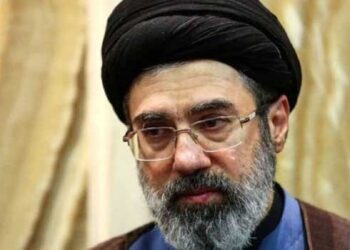 മൊജ്താബ വെറും ഡമ്മി?, കാര്യങ്ങൾ കൈകാര്യം ഐആർജിസി, പുതിയ പരമോന്നത നേതാവിന്റെ ആശയവിനിമയം കൈപ്പടയിലെഴുതിയ കത്തുകളിലൂടെ… ഫെബ്രുവരിയിലെ ആക്രമണത്തിൽ ഗുരുതര പരുക്ക്, മുഖത്തും ചുണ്ടിലും പൊള്ളലേറ്റതോടെ സംസാരിക്കാനും ചലിക്കാനും ബുദ്ധിമുട്ട്, നടക്കണമെങ്കിൽ വെപ്പുകാൽ വേണ്ടി വന്നേക്കും, സംസാരിക്കണമെങ്കിൽ പ്ലാസ്റ്റിക് സർജറിയും