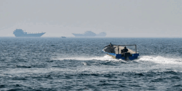 ഹൊർമുസിൽ അമേരിക്കയെ തുരത്താൻ ‘കൊതുകുപട‘യെ ഇറക്കി ഇറാൻ; കാഴ്ചയിൽ ചെറുതെങ്കിലും ശേഷി മാരകം!