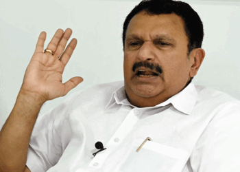 മുഖ്യമന്ത്രിയുടെ‘ഡാഷ് മോനെ’ പരാമർശം കേരളത്തിനാകെ അപമാനകരം; രേവന്ദ് റെഡ്ഡി തമാശയ്ക്ക് ഒരു പരാമർശം നടത്തിയപ്പോൾ അതേതീതിയിൽ സിനിമാ ഡയലോ​ഗിൽ തന്നെ പിണറായി വിജയനും മറുപടിയേകാമായിരുന്നു‘- കെ. മുരളീധരൻ