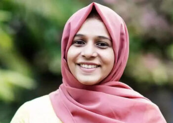 “മുസ്ലിമായി ജനിപ്പിച്ചതിന് അള്ളാഹുവിന് സ്തുതി”,  നമ്മൾക്ക് ചെറിയ പെരുന്നാളും വലിയ പെരുന്നാളും മാത്രമേയുള്ളൂ, വിഷുവൊക്കെ ഇതര മതസ്ഥരുടേതാണ്, അതിന്  ആശംസ നേരാന്‍ പാടില്ല, കുറച്ചൊക്കെ വിവരം ഉണ്ടാകുമെന്ന് കരുതി, നജ്മ തബ്ഷീറക്കെതിരെ ആക്രമണവുമായി ലീഗ് സൈബര്‍ വിങ്