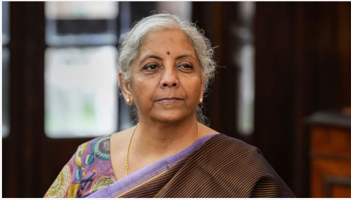 സ്ത്രീകള്ക്ക് മാസം 2,500 രൂപ, ഓണത്തിനും ക്രിസ്മസിനും രണ്ട് സൗജന്യ ഗ്യാസ് സിലിണ്ടറുകള്, എല്ലാ വീട്ടിലും സൗജന്യ കുടിവെള്ളം, വന് പ്രഖ്യാപനവുമായി നിര്മ്മലാ സീതാരാമന്, കേന്ദ്രം പണം നല്കിയിട്ടും കേരള സര്ക്കാര് ഒരു പദ്ധതിയും നടപ്പാക്കുന്നില്ലെന്ന് വിമര്ശനം