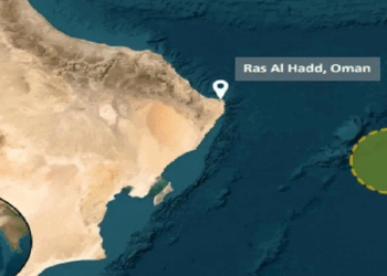 ഒമാൻ കടലിടുക്കിൽ ചരക്ക്  കപ്പലിന് നേരെ ആക്രമണം; വൻ തീപ്പിടിത്തം