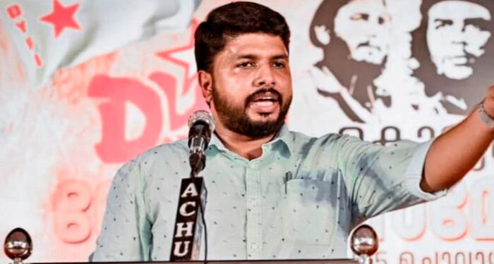 ഡിവൈഎഫ്ഐ പിരിച്ച പണത്തിന്റെ പലിശയുടെ അത്രപോലും പിരിക്കാൻ സാധിക്കാത്തവരാണ് യൂത്ത് കോൺഗ്രസും മൂത്ത കോൺഗ്രസും, നാണം  ഉണ്ടെങ്കിൽ തങ്ങളുടെ യൂണിറ്റ് സെക്രട്ടറിയെ കണ്ടാല്‍ യൂത്ത് കോൺഗ്രസ് സംസ്ഥാനാധ്യക്ഷൻ  മടിക്കുത്ത് അഴിച്ചിട്ട് കൈകൂപ്പി നിൽക്കണം, ടൗൺഷിപ്പ് എന്ന് പറയാനുള്ള അർഹതപോലും അവര്‍ക്കില്ല- വി വസീഫ്