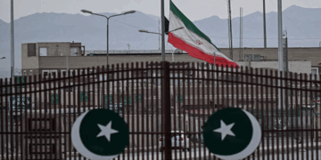 എങ്ങനെയും യുദ്ധം അവസാനിപ്പിക്കണം; യുഎസ്-ഇറാന് ചർച്ചകൾ മുൻനിർത്തി ഇസ്ലാമാബാദിൽ രണ്ട് ദിവസം പൊതു അവധി! ലോക്ക്ഡൗണ് സമാന നിയന്ത്രണം; സുരക്ഷയും ശക്തമാക്കി