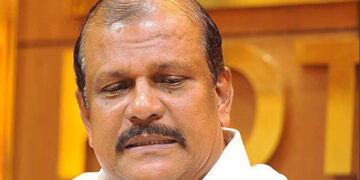 ബിജെപിയുടെ മാന്യത കൊണ്ടാണ് ക്രിസ്ത്യാനികളെ ചുമന്നുകൊണ്ട് നടക്കുന്നത്… ചില പിതാക്കന്മാര്ക്ക് ബിജെപി എന്ന് കേട്ടാൽ ഹാൽ ഇളകും. ഇവർക്കൊന്നും തലക്ക് സ്ഥിരതയില്ല, രാജ്യത്ത് ആകെ രണ്ടേകാൽ ശതമാനം മാത്രമേ ക്രിസ്ത്യാനിയുള്ളൂ, പിന്നെന്തിനാ ഇങ്ങനെ കിടന്നുചാടുന്നത്?? – പി സി ജോർജ്