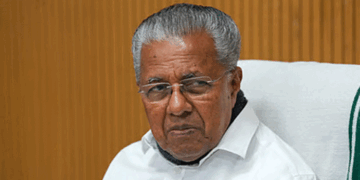 പിണറായി വിജയന്റെ ഫോട്ടോയ്ക്ക ‘സ്വർണ്ണക്കള്ളൻ’ എന്ന അടിക്കുറിപ്പ് നൽകി;  19കാരനെതിരെ കേസ്