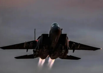 അമേരിക്കൻ പൈലറ്റിനെ ജീവനോടെ പിടികൂടുന്നവര്ക്ക് വമ്പന് പാരിതോഷികവുമായി ഇറാന്, തോക്കുകളും പതാകയുമേന്തി തെരച്ചില് ശക്തമാക്കി ഗ്രാമവാസികള്, മറുഭാഗത്ത് അതീവ രഹസ്യ നീക്കവുമായി യു എസ്