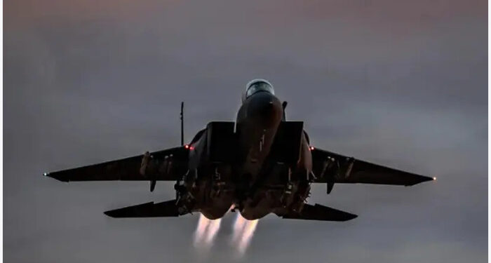 അമേരിക്കൻ പൈലറ്റിനെ ജീവനോടെ പിടികൂടുന്നവര്‍ക്ക് വമ്പന്‍ പാരിതോഷികവുമായി ഇറാന്‍, തോക്കുകളും പതാകയുമേന്തി തെരച്ചില്‍ ശക്തമാക്കി ഗ്രാമവാസികള്‍, മറുഭാഗത്ത് അതീവ രഹസ്യ നീക്കവുമായി യു എസ്