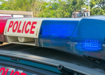 വാഹനം പാര്‍ക്ക് ചെയ്തതിനെ ചൊല്ലി തര്‍ക്കം, മൂര്‍ച്ചയുള്ള കത്തികൊണ്ട് 42 കാരന്റെ തല അറുത്തെടുത്ത് യുവാവ്, പ്രതിയെ നാട്ടുകാര്‍ തല്ലിക്കൊന്നു