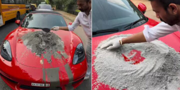 കോട്ടും കണ്ണടയും ഊരിവച്ച് പോർഷെയുടെ ബോണറ്റിൽവെച്ച് സിമന്റ് കുഴച്ചു, പിന്നാലെ റോഡിലെ കുഴിയടച്ചു, വൈറലായി യുവാവിന്റെ വീഡിയോ, വെറും ഷോയെന്ന് സോഷ്യല്‍ മീഡിയ