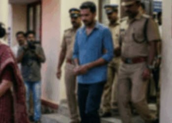 അയൽക്കാരനുമായി രഹസ്യബന്ധം; പെട്ടെന്നൊരു നാൾ മകളെ കാണാനില്ല; ‘അവൾ ഒരാൾക്കൊപ്പം തമിഴ്നാട്ടിലേക്ക് പോയെന്ന്‘ കള്ളം; എല്ലാം പൊളിഞ്ഞു; വഴിവിട്ട ബന്ധത്തിന് എതിരുനിന്ന 16 കാരിയെ കിണറ്റിൽ കല്ല് കെട്ടി താഴ്ത്തി കൊന്നു; അമ്മയ്ക്കും കാമുകനും ജീവപര്യന്തം