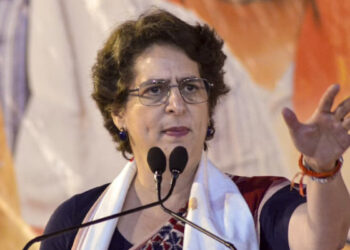 “മോദി നട്ടെല്ലില്ലാത്ത ഭീരു”, ഇന്ത്യക്ക് വേണ്ടി നിവർന്നുനിൽക്കാനുള്ള ധൈര്യം മോദിക്കില്ല. അമേരിക്കയ്ക്കും ഇസ്രായേലിനും മുന്നിൽ തലകുനിച്ചാണ് അയാള്‍ നില്‍ക്കുന്നത്, പിണറായി വിജയനാണെങ്കില്‍ നരേന്ദ്രമോദിയുടെ ബി ടീം,  ശബരിമലയിൽ കൊള്ളയടിച്ചിട്ടും അന്വേഷണം ഇല്ല,  ഇടത് നേതാക്കൾക്ക് മാത്രം എന്താണ് പ്രത്യേകത? – പ്രിയങ്ക ഗാന്ധി