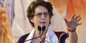 “മോദി നട്ടെല്ലില്ലാത്ത ഭീരു”, ഇന്ത്യക്ക് വേണ്ടി നിവർന്നുനിൽക്കാനുള്ള ധൈര്യം മോദിക്കില്ല. അമേരിക്കയ്ക്കും ഇസ്രായേലിനും മുന്നിൽ തലകുനിച്ചാണ് അയാള്‍ നില്‍ക്കുന്നത്, പിണറായി വിജയനാണെങ്കില്‍ നരേന്ദ്രമോദിയുടെ ബി ടീം,  ശബരിമലയിൽ കൊള്ളയടിച്ചിട്ടും അന്വേഷണം ഇല്ല,  ഇടത് നേതാക്കൾക്ക് മാത്രം എന്താണ് പ്രത്യേകത? – പ്രിയങ്ക ഗാന്ധി