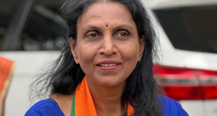 പിണറായിയുടെ തെമ്മാടികളേ, ഞങ്ങളിലൊന്നിനെ തൊട്ടെന്നാല്‍ ഇവിടൊരു പുല്ലും നടക്കൂല, കാക്കിക്കുള്ളില്‍ സിപിഎം എങ്കില്‍ പോടാ പുല്ലേ പൊലീസേ. പൊലീസുകാര്‍ക്കെതിരെ മുദ്രാവാക്യം വിളിച്ച് മുന്‍ ഡിജിപി ആര്‍ ശ്രീലേഖ