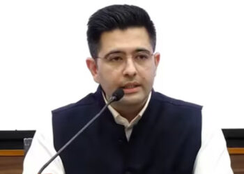 ‘വിഭീഷണൻ’, പാർട്ടിക്ക് ഉള്ളിൽ നിന്നുകൊണ്ട് തന്നെ പാര പണിഞ്ഞു, നിങ്ങൾ ബിജെപിയിൽ ചേരാൻ കാത്തിരിക്കുകയായിരുന്നു അല്ലേ?? താങ്കളെ  വിശ്വസിക്കാൻ കൊള്ളില്ല,  രാഘവ് ഛദ്ദക്കെതിരെ രൂക്ഷവിമര്‍ശനം