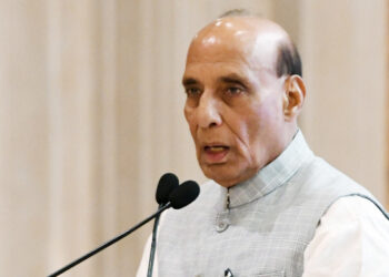 ബംഗാളില്‍ ഇനി ഗുണ്ടകള്‍ വാഴില്ല…  ഇനി ഉണ്ടെങ്കില്‍ അവര്‍ ജയിലുകളിലോ പരലോകത്തോ ആയിരിക്കും, മാഫിയകളെ വേരോടെ പിഴുതെറിയുമെന്ന് രാജ്നാഥ് സിംഗ്