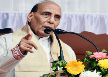 ‘ഓപ്പറേഷൻ സിന്ദൂർ പെട്ടെന്ന്  അവസാനിപ്പിച്ചത് ഇന്ത്യയ്ക്ക് കഴിവില്ലാത്ത കൊണ്ടല്ല; ദീർഘകാലയുദ്ധത്തിന് നമ്മൾ പൂർണ്ണമായി തയ്യാറെടുത്തിരുന്നു; പിന്നെ വേണ്ടെന്നുവെച്ചതാണ് ‘: പ്രതിരോധമന്ത്രി രാജ്‌നാഥ് സിങിന്റെ വെളിപ്പെടുത്തൽ