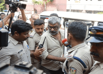 സംവിധായകൻ രഞ്ജിത്ത് പ്രതിയായ ലൈം​ഗീകാതിക്രമ കേസ്: ‘പ്രാഥമികമായി കഴമ്പുണ്ടെന്ന് കണ്ടെത്തി; സംഭവം കഴിഞ്ഞ് കരഞ്ഞുകൊണ്ട് പുറത്തേക്കിറങ്ങുന്ന അതിജീവിതയെ കണ്ടവരുണ്ട്; രഞ്ജിത്ത് ഒളിവിൽ പോകാനും ശ്രമം നടത്തി‘: കമ്മീഷണർ