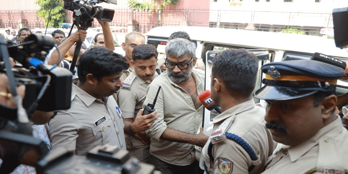 ‘സംവിധായകൻ രഞ്ജിത്ത് പ്രതിയായ ലൈം​ഗീകാതിക്രമ കേസ്:  പ്രാഥമികമായി കഴമ്പുണ്ടെന്ന് കണ്ടെത്തി; സംഭവം കഴിഞ്ഞ് കരഞ്ഞുകൊണ്ട് പുറത്തേക്കിറങ്ങുന്ന അതിജീവിതയെ കണ്ടവരുണ്ട്; രഞ്ജിത്ത് ഒളിവിൽ പോകാനും ശ്രമം നടത്തി‘: കമ്മീഷണർ