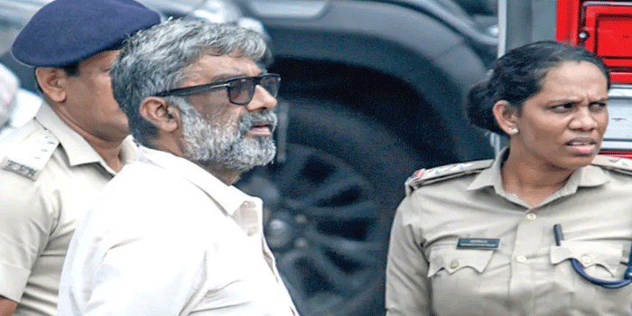 ‘സംഭവ സമയം കാരവാനിലുണ്ടായിരുന്നത് രഞ്ജിത്ത് മാത്രം; സെറ്റിലുള്ളവർക്ക് സംഭവം അറിയാം; അതിക്രമത്തിന് പിന്നാലെ നടിയെ ഫോണിൽ വിളിക്കാൻ സംവിധായകന്റെ നിരന്തര ശ്രമം’- കൊച്ചി സിറ്റി പോലീസ് കമ്മിഷണർ