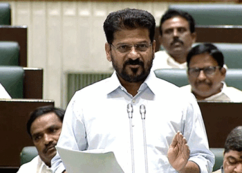 ഹിമാചലിനു പിന്നാലെ തെലങ്കാനയും ആ തീരുമാനത്തിലേയ്ക്ക്; വിരമിച്ച ഉദ്യോ​ഗസ്ഥർക്ക് നല്കാൻ പണമില്ല; ശമ്പളത്തിന്റെ പകുതി വേണ്ടെന്നുവെക്കാൻ തീരുമാനിച്ച് മുഖ്യമന്ത്രിയും മന്ത്രിമാരും