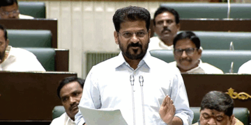 ഹിമാചലിനു പിന്നാലെ തെലങ്കാനയും ആ തീരുമാനത്തിലേയ്ക്ക്; വിരമിച്ച ഉദ്യോ​ഗസ്ഥർക്ക് നല്കാൻ പണമില്ല; ശമ്പളത്തിന്റെ പകുതി വേണ്ടെന്നുവെക്കാൻ തീരുമാനിച്ച് മുഖ്യമന്ത്രിയും മന്ത്രിമാരും