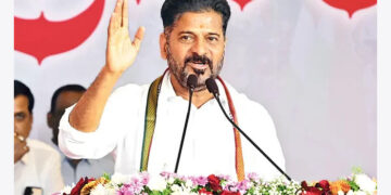 ‘ബൈ ബൈ പിണറായി’   നിങ്ങളുടെ സമയം കഴിഞ്ഞു, അല്‍പ്പം വിശ്രമിക്കൂ,  യുഡിഎഫ് ജയിച്ചാല്‍ കേരളത്തില്‍ മെസിയോ റൊണാള്‍ഡോയോ വരും, യുവാക്കളുമായി ഫുട്‌ബോള്‍ കളിക്കും, തെലങ്കാനയില്‍ മെസി വന്നത് കണ്ടില്ലേ?? വിജയന്റെ പ്രായത്തെ ബഹുമാനിക്കുന്നു, അത് കൊണ്ട് ഒന്നും പറയുന്നില്ലെന്ന് രേവന്ത് റെഡ്ഡി