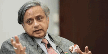 ‘ഇടതു ഭരണത്തോടുള്ള നീരസത്താൽ ആരും സർക്കാർ വിരുദ്ധ വോട്ടുകൾ ബിജെപിക്ക് നല്കിയേക്കല്ലേ…അതുകൊണ്ടൊരു പ്രയോജനവുമില്ല; മാറ്റത്തിനാണ് വോട്ടുചെയ്യുന്നതെങ്കിൽ അത് എത്തേണ്ടത് യു.ഡി.എഫിലേക്കാണ്‘ – ശശി തരൂർ