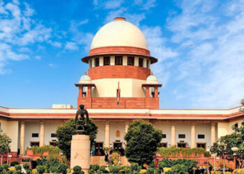 പള്ളിക്കുള്ളിൽ സ്ത്രീകളെയും പുരുഷന്മാരെയും ഒരുമിച്ച് നമസ്‌കരികരിക്കാന്‍ വിടില്ല, സ്ത്രീകള്‍ വീട്ടിലിരുന്ന് നമസ്കരിച്ചാലും പള്ളിയിൽ നമസ്‌കരിച്ചാലും ഒരേ പ്രതിഫലം തന്നെയാണ് ലഭിക്കുന്നത്, സുപ്രീം കോടതിയില്‍  മുസ്ലിം വ്യക്തിനിയമ ബോർഡ്