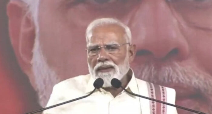 ‘ഇത് റേസിസമാണ്… നോർത്തും സൗത്തും തമ്മിലുള്ള വംശീയ വിഭജനം…’ തമിഴ്‌നാട്ടിലെത്തിയപ്പോള്‍ മോദിയുടെ നിറം കറുത്തതായതെങ്ങനെ?? ബംഗാളില്‍ പോയപ്പോള്‍ ടാഗോറിനെപ്പോലെ താടി നീട്ടി വളര്‍ത്തി, ‘50 ഷേയ്ഡ്സ് ഓഫ് മോദിജി’, വിവാദമായി മോദിയുടെ മേക്കപ്പ്