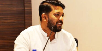 മാറാത്തത് ഇനി മാറും എന്ന് പറഞ്ഞത് ഇതാണ്, മൂന്നും നാലും അഞ്ചും വണ്ടിയിൽ വന്നാണ് സ്ഥാനാർത്ഥി തന്നെ വോട്ടർമാർക്ക് പണം നല്‍കിയത്, ശോഭ സുരേന്ദ്രനെ അയോഗ്യയാക്കണം, പാലക്കാട്ടെ ജനങ്ങൾ ബിജെപിയെയും അവരുടെ പൈസയെയും തള്ളിക്കളയുകതന്നെ ചെയ്യും- ഷാഫി പറമ്പില്‍