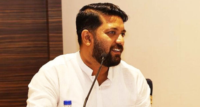 മാറാത്തത് ഇനി മാറും എന്ന് പറഞ്ഞത് ഇതാണ്, മൂന്നും നാലും അഞ്ചും വണ്ടിയിൽ വന്നാണ് സ്ഥാനാർത്ഥി തന്നെ വോട്ടർമാർക്ക് പണം നല്‍കിയത്, ശോഭ സുരേന്ദ്രനെ അയോഗ്യയാക്കണം, പാലക്കാട്ടെ ജനങ്ങൾ ബിജെപിയെയും അവരുടെ പൈസയെയും തള്ളിക്കളയുകതന്നെ ചെയ്യും- ഷാഫി പറമ്പില്‍