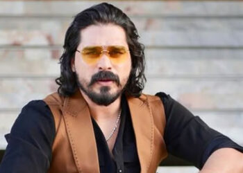 നീ ആരാണെന്ന് നിനക്കറിയാമല്ലോ, നീ ചുമ്മാ കിടന്ന് കൊഞ്ചല്ലേ, മോന്തയ്ക്കിട്ട് അടിക്കൂട്ടാ, നിന്റെ സ്റ്റാറ്റസിടല്‍ ഒന്ന് കുറച്ചോട്ടാ, എന്റെ ഫോട്ടോ അധികമൊന്നും ഇടേണ്ട, ഷിയാസിന്റെ ശബ്ദ സന്ദേശം പുറത്ത്