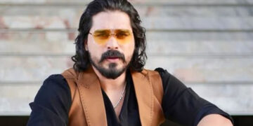 നീ ആരാണെന്ന് നിനക്കറിയാമല്ലോ, നീ ചുമ്മാ കിടന്ന് കൊഞ്ചല്ലേ, മോന്തയ്ക്കിട്ട് അടിക്കൂട്ടാ, നിന്റെ സ്റ്റാറ്റസിടല്‍ ഒന്ന് കുറച്ചോട്ടാ, എന്റെ ഫോട്ടോ അധികമൊന്നും ഇടേണ്ട, ഷിയാസിന്റെ ശബ്ദ സന്ദേശം പുറത്ത്