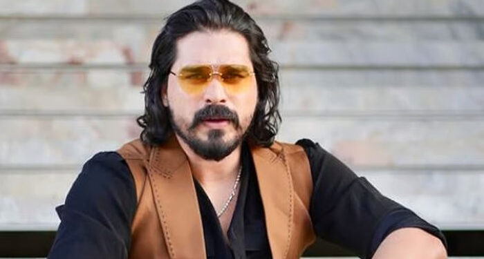 നീ ആരാണെന്ന് നിനക്കറിയാമല്ലോ, നീ ചുമ്മാ കിടന്ന് കൊഞ്ചല്ലേ, മോന്തയ്ക്കിട്ട് അടിക്കൂട്ടാ, നിന്റെ സ്റ്റാറ്റസിടല്‍ ഒന്ന് കുറച്ചോട്ടാ, എന്റെ ഫോട്ടോ അധികമൊന്നും ഇടേണ്ട, ഷിയാസിന്റെ ശബ്ദ സന്ദേശം പുറത്ത്