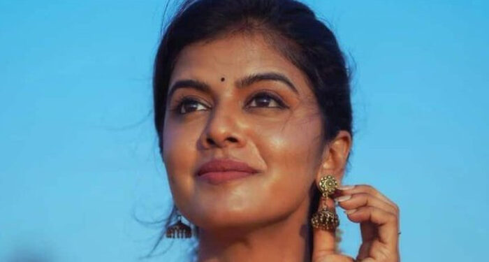 സ്റ്റുഡിയോയ്ക്കുള്ളില്‍ വച്ച് അയാളെന്നെ  പീഡിപ്പിച്ചു, ഞാന്‍ അലറി വിളിച്ചിട്ടും ശബ്ദം പുറത്തുകേട്ടില്ല, കുട്ടികളെപോലും ചൂഷണം ചെയ്തു,  പീഡന ദൃശ്യങ്ങള്‍ രഹസ്യമായി റെക്കോഡ് ചെയ്യുന്നത് അയാൾക്ക് ഒരു ഹോബിയായിരുന്നു, ഭയന്ന് ജോലി ഉപേക്ഷിച്ചപ്പോള്‍ തന്നെ കള്ളിയാക്കി,  അയാൾ മദ്രാസിലെ എപ്സ്റ്റീനാണ്, പ്രമുഖ സംഗീത സംവിധായകനെതിരെ ഗായിക സ്വാഗത കൃഷ്ണ