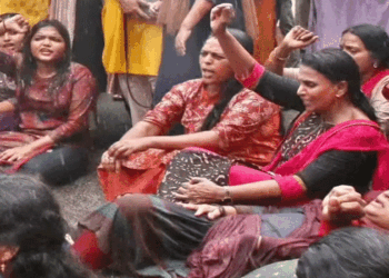 ആർ.ശ്രീലേഖയ്ക്കെതിരെ കേസ്; ‘‘പോടാ പുല്ലേ പോലീസേ, പിണറായിയുടെ തെമ്മാടികളേ’’ മുദ്രാവാക്യം വിളി വിവാദമായതിന് പിന്നാലെ പ്രത്യേക റിപ്പോർട്ട്; ഡെപൂട്ടി മേയർ ആശ നാഥനെയും പ്രതിചേർത്തു