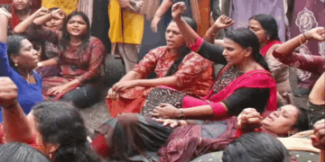 ആർ.ശ്രീലേഖയ്ക്കെതിരെ കേസ്; ‘‘പോടാ പുല്ലേ പോലീസേ, പിണറായിയുടെ തെമ്മാടികളേ’’ മുദ്രാവാക്യം വിളി വിവാദമായതിന് പിന്നാലെ പ്രത്യേക റിപ്പോർട്ട്; ഡെപൂട്ടി മേയർ ആശ നാഥനെയും പ്രതിചേർത്തു