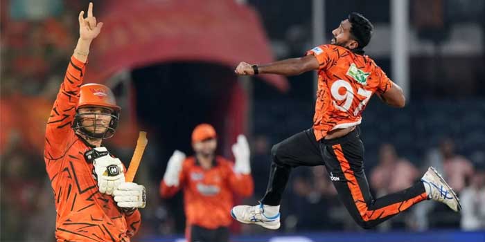 അഭിഷേകിന്റെ ശതകാഭിഷേകം (135*)… റൺമല കയറ്റാതെ 47 വാര അകലെ വച്ച് ഡൽഹിയെ എറിഞ്ഞു വീഴ്ത്തി ഇഷാൻ മലിംഗ, സൺറൈസേഴ്സ് മൂന്നാം സ്ഥാനത്തേക്ക്