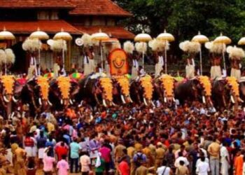 വെടിക്കെട്ട് ഇല്ല, കുടമാറ്റം ഒഴിവാക്കാനാകില്ലെന്ന് ദേവസ്വങ്ങൾ!! ഒരു മണിക്കൂർ കുടമാറ്റം 15 മിനിറ്റിലേക്ക് ചുരുക്കി, തൃശ്ശൂർ പൂരത്തിൽ ചടങ്ങുകൾ മുറപോലെ തന്നെ… ഉന്നതതല യോ​ഗത്തിൽ തീരുമാനം